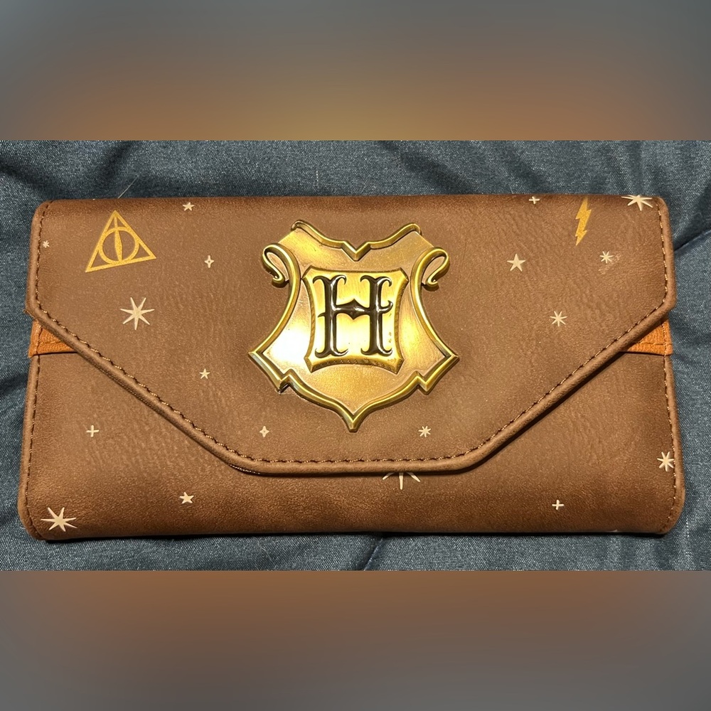 Harry Potter Hogwarts Metal Crest Foldover Flap Wallet Satchel Clutch Purse